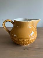 Vintage Okergeel Water-/Melkkannetje, Ophalen of Verzenden, Gebruikt, Overige vormen, Porselein of Keramiek