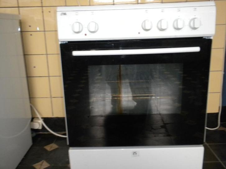 Etna Elektrisch fornuis, Witgoed en Apparatuur, Fornuizen, Gebruikt, Vrijstaand, Elektrisch, 4 kookzones, 85 tot 90 cm, 45 tot 60 cm