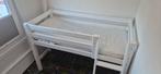 Witte Hoogslaper - Ideaal voor kleine kamers!, Kinderen en Baby's, Kinderkamer | Stapelbedden en Hoogslapers, Ophalen, Zo goed als nieuw
