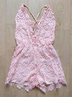 Poederroze kanten korte jumpsuit maat s, Kleding | Dames, Ophalen of Verzenden, Zo goed als nieuw, Maat 36 (S), Roze
