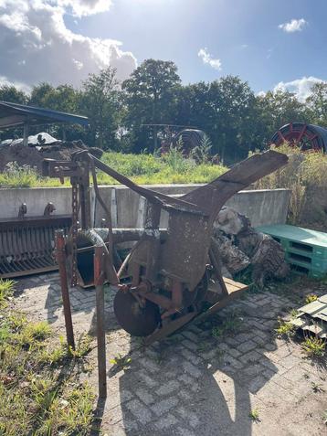 Greppelfrees beschikbaar voor biedingen