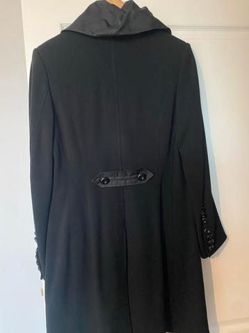 Elegante zwarte blazer beschikbaar voor biedingen