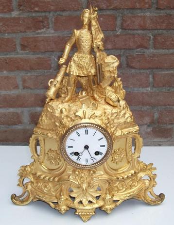 Antieke brons vergulde Pendule uit 1852 beschikbaar voor biedingen