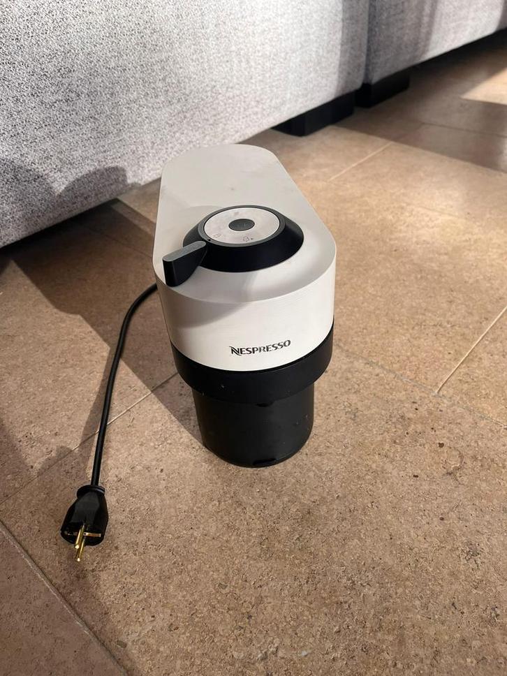 Nespresso Vertuo Pop koffiezetapparaat, Witgoed en Apparatuur, Koffiezetapparaten, Zo goed als nieuw, Koffiepads en cups, Koffiemachine