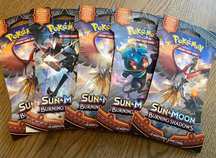 Pokémon Sun & Moon Burning Shadows sleeved boosters, Hobby en Vrije tijd, Verzamelkaartspellen | Pokémon, Zo goed als nieuw, Booster