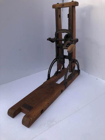 Antieke stoeltjesboor Handboormachine - Eikenhout & Metaal beschikbaar voor biedingen