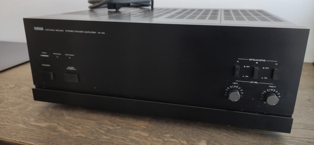 Yamaha M-40 eindversterker, Audio, Tv en Foto, Stereo-sets, Overige merken, Ophalen of Verzenden