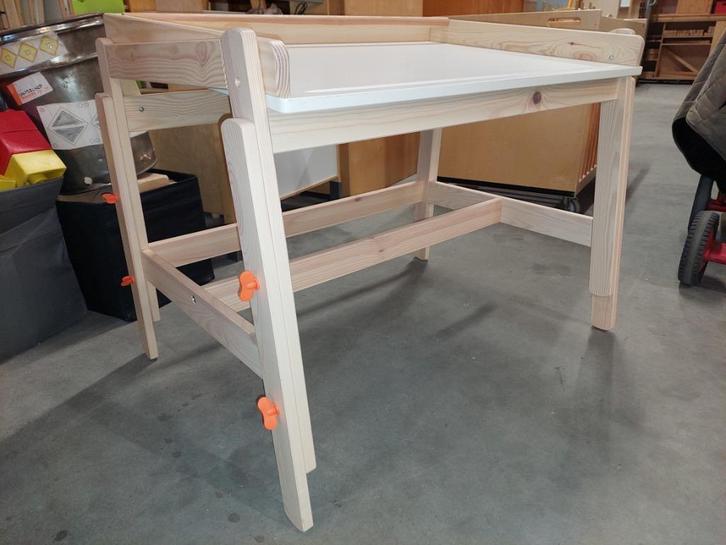 Ikea Flisat kinderbureau / kindertafel - verstelbaar, Kinderen en Baby's, Kinderkamer | Tafels en Stoelen, Zo goed als nieuw, Tafel(s)