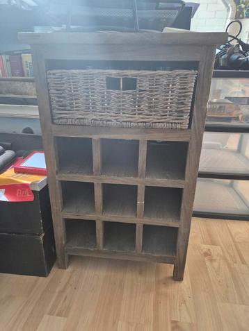 wijn kast/rek beschikbaar voor biedingen
