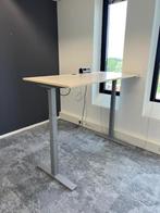 Kinnarps Zit-sta bureau met BachMann stopcontact+ kabelgoot, Huis en Inrichting, Bureaus, Verzenden, Elektrisch, Gebruikt, Stabureau