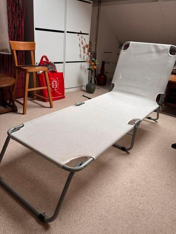 Ligbed wit verstelbaar beschikbaar voor biedingen