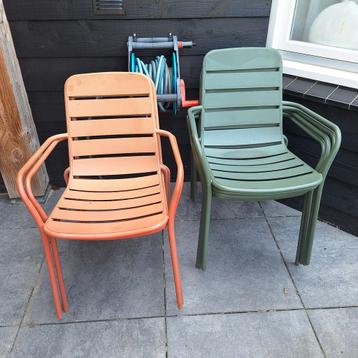 GRATIS Tuinstoelen  beschikbaar voor biedingen