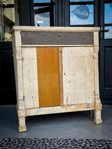 Brocante franse kast beschikbaar voor biedingen