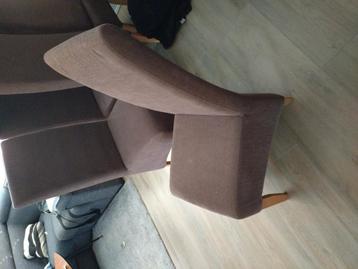 6 nette bruine beklede eetlamerstoelen beschikbaar voor biedingen