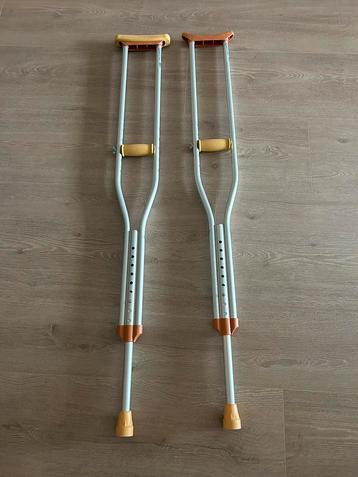 Krukken maat M te koop okselkrukken beschikbaar voor biedingen