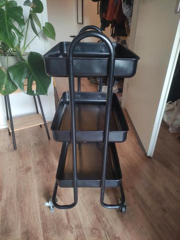 Zwarte Trolley - Rolkastje met 3 verdiepingen beschikbaar voor biedingen