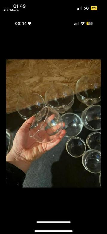 Glazen amuseschaaltjes beschikbaar voor biedingen