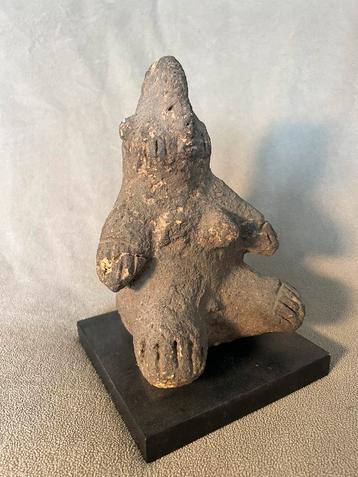 terracotta vruchtbaarheidsbeeld Kameroen Afrikaans kunstwerk beschikbaar voor biedingen