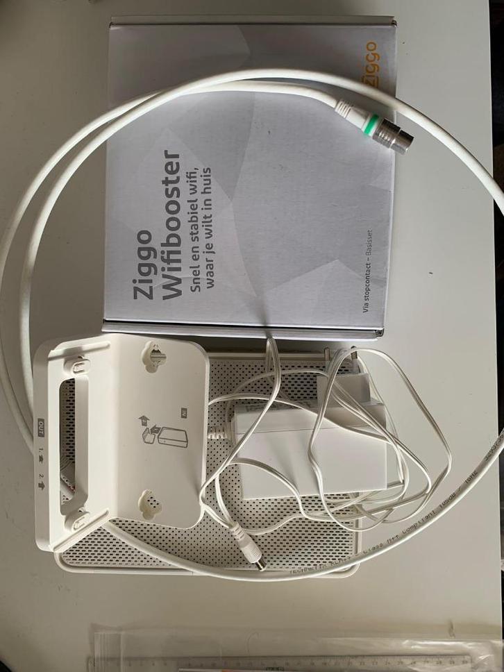Ziggo router en wifi versterkers/ boosters, Computers en Software, Routers en Modems, Zo goed als nieuw, Router met modem, Ophalen