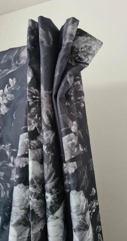 Gordijnen verduisterend. (Wave plooi), Huis en Inrichting, Stoffering | Gordijnen en Lamellen, Zo goed als nieuw, 200 cm of meer