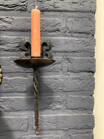 D.009 / Smeedijzeren Muur kandelaar beschikbaar voor biedingen