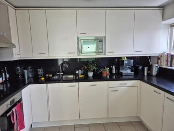keuken, compleet met blad en  siemens en bosch apparatuur beschikbaar voor biedingen