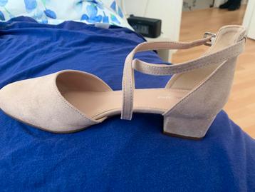 Nieuwe nette schoen, extra wijd, mt 40 beschikbaar voor biedingen