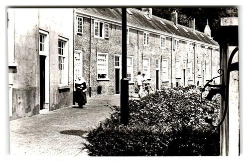Breda, Het Begijnhof. Oude Hof, Verzamelen, Ansichtkaarten | Nederland, Ongelopen, Noord-Brabant, 1960 tot 1980, Verzenden