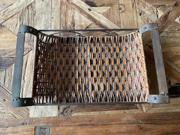 Vintage Riet Mand met Metalen Frame - franse brocante beschikbaar voor biedingen