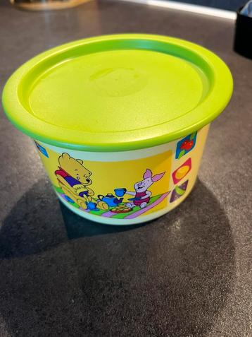 Trommeltje van Tupperware met Winnie the Pooh beschikbaar voor biedingen