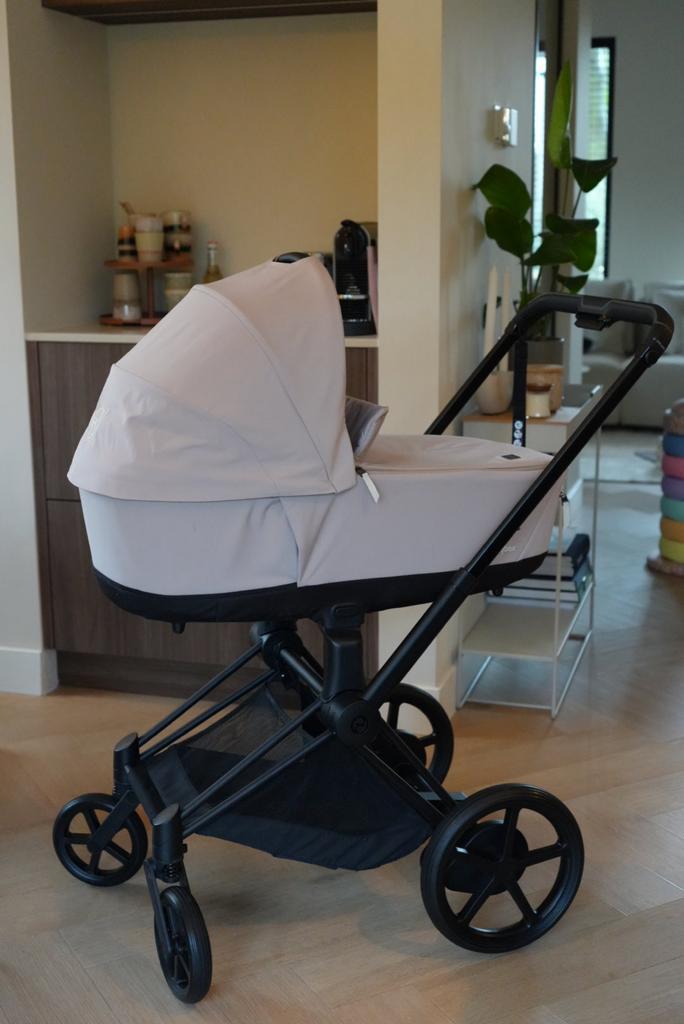 Cybex E-Priam 4 kinderwagen Matzwart/beige, Kinderen en Baby's, Kinderwagens en Combinaties, Zo goed als nieuw, Kinderwagen, Overige merken
