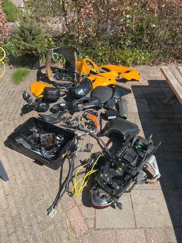 Suzuki Sv 650 onderdelen | geel | gen 1 | 1999 2002 beschikbaar voor biedingen