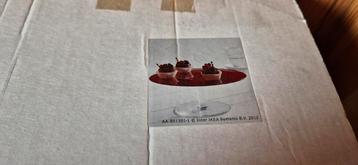 Rode IKEA Aktad taartstandaard beschikbaar voor biedingen