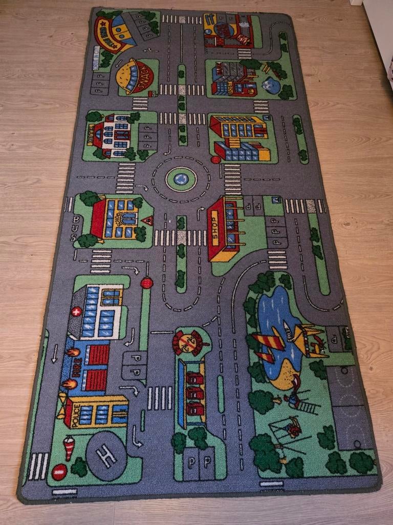 Speelkleed met straten en gebouwen, Groen, Gebruikt, Kindvriendelijk, 150 tot 200 cm