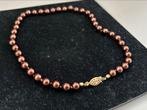 Parelketting met gouden slotje, Sieraden, Tassen en Uiterlijk, Kettingen, Ophalen of Verzenden, Zo goed als nieuw, Bruin, Kunststof