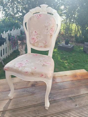 Brocante stoel  beschikbaar voor biedingen