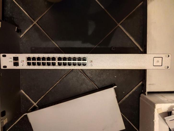 UniFi Switch 24 250W - Krachtige Netwerk Switch, Computers en Software, Netwerk switches, Ophalen of Verzenden