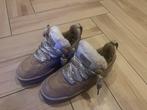 UGG Lowmel Sand, Ophalen of Verzenden, Nieuw, Beige, Sneakers of Gympen