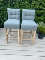 2 barkrukken woood met houten poten en grijze bekleding, 2 krukken, Ophalen, Gebruikt