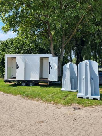 Nette toiletwagen + 2 plaskruizen te koop beschikbaar voor biedingen