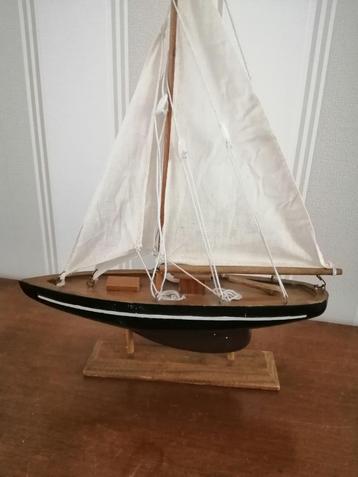 Decoratie zeilbootje, houten zeilschip, klein model beschikbaar voor biedingen