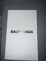 Balenciaga tracks, Huis en Inrichting, Woonaccessoires | Lijsten, Ophalen of Verzenden, Zo goed als nieuw, Kunststof, Minder dan 50 cm
