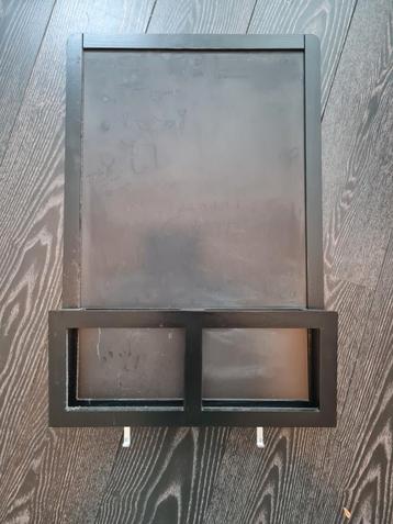 Blackboard with hooks beschikbaar voor biedingen