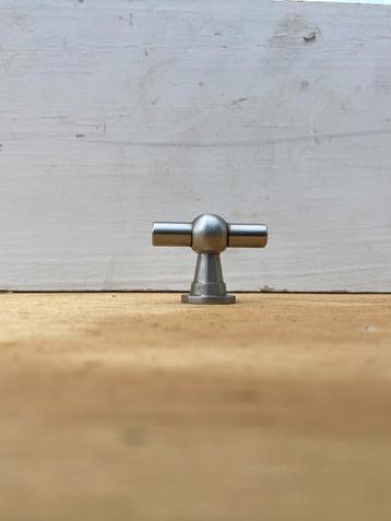 Meubel knop beschikbaar voor biedingen