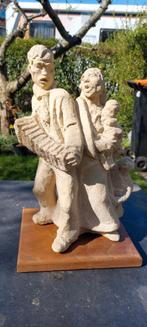 terracotta beeld Met accordeon speler, Antiek en Kunst, Kunst | Beelden en Houtsnijwerken, Ophalen of Verzenden