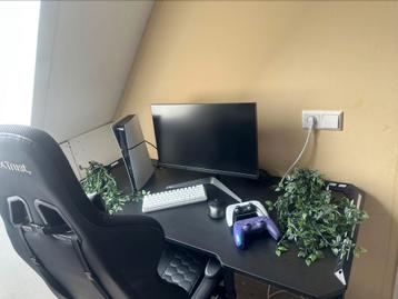 Complete Gaming Setup te koop beschikbaar voor biedingen