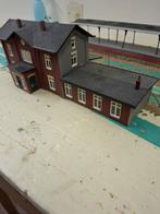 Station en perron h0, Ophalen of Verzenden, Gelijkstroom of Wisselstroom, Brug, Tunnel of Gebouw, Overige merken