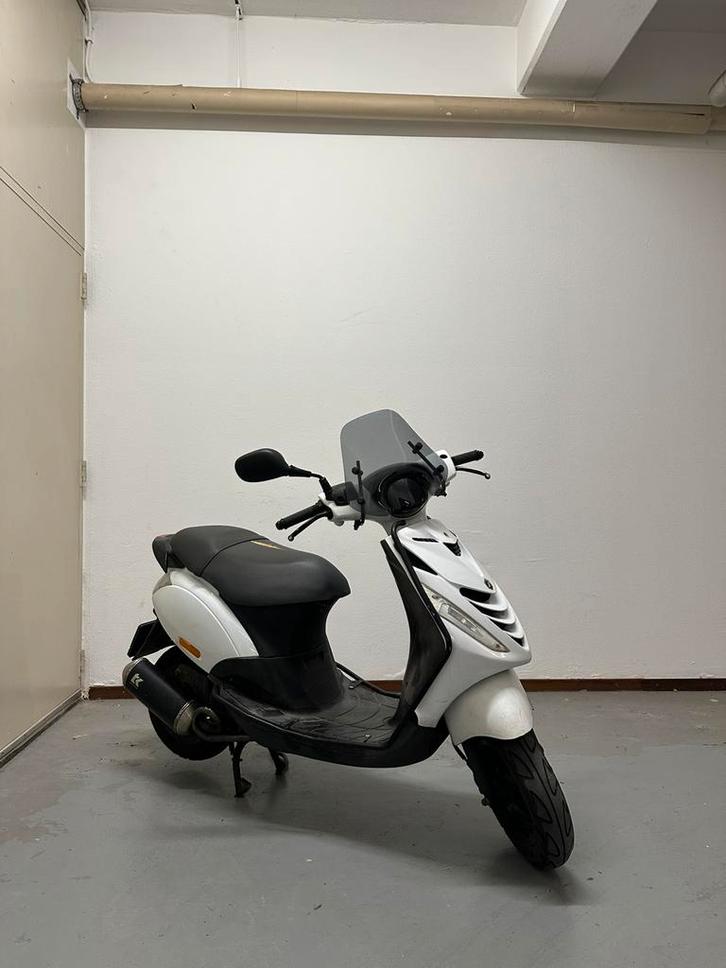 Piaggio Zip, Fietsen en Brommers, Scooters | Piaggio, Zo goed als nieuw, Zip, Benzine, Ophalen
