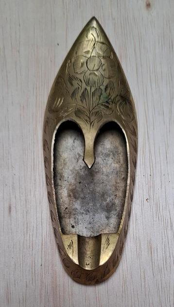 Vintage asbak Aladdin pantoffel beschikbaar voor biedingen
