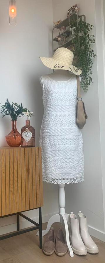 YESSICA elegante, stijlvolle jurk met kant & broderie, mt M beschikbaar voor biedingen